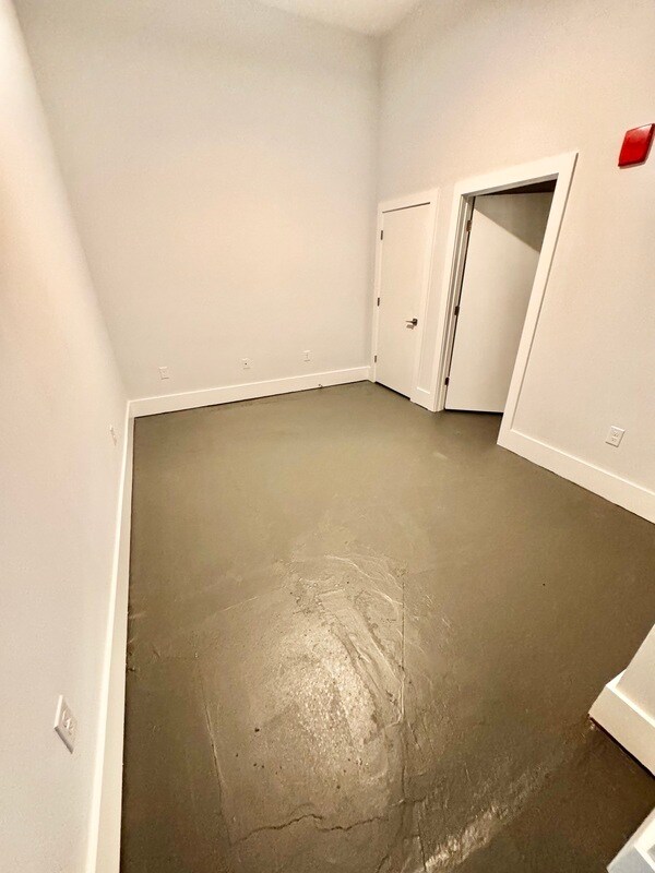 Building Photo - 101 S Main St