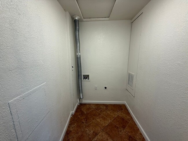 Building Photo - 2313 Manchester St