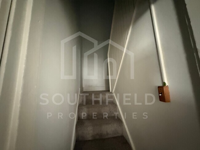 Building Photo - 1537 Ruth Ave