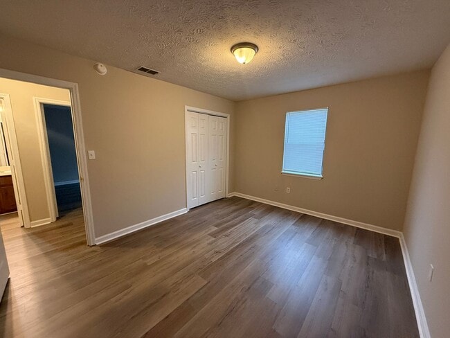 Building Photo - 204/206 Michele Dr