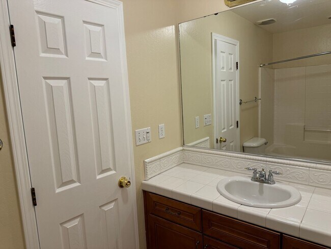 Building Photo - Four bedroom home in the Southwest!