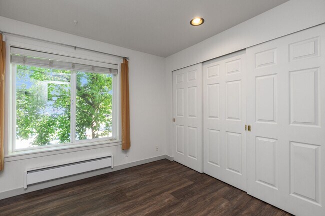 Building Photo - 115 W Galer St
