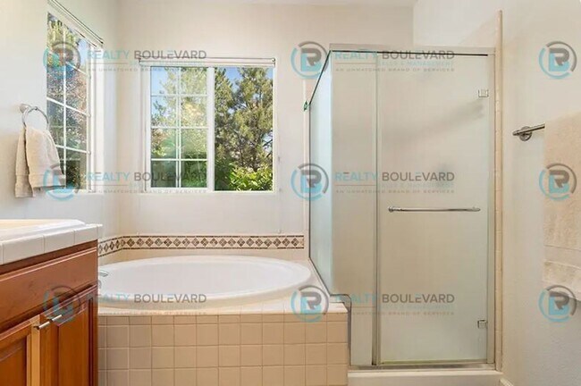 Building Photo - Beautiful 3 bedroom 2 bath house in Sommersett with access to Amenities-Including a clubhouse, re...