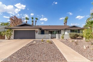 Building Photo - 1942 E Pebble Beach Dr