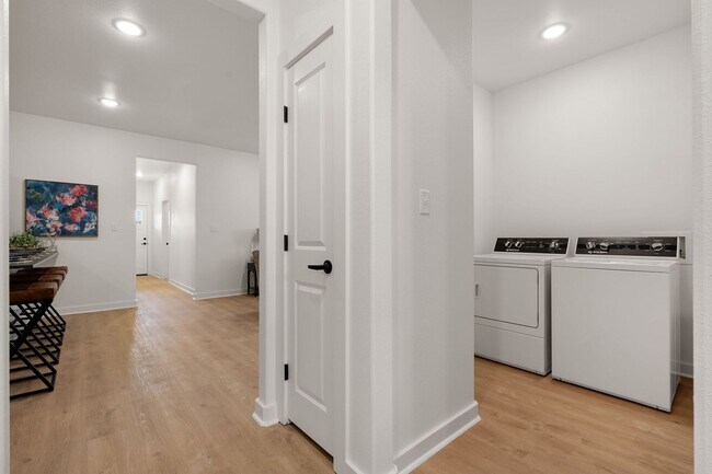 Building Photo - 8912 Cantera Dr