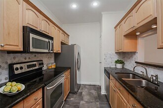 Building Photo - 9850 Pagewood Ln