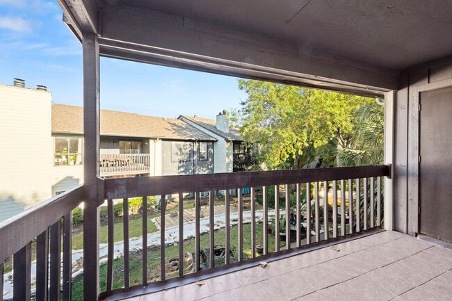Building Photo - Richmond/Amanda west of Fondren, Classic, beautifully maintained, 2nd floor condominium offers 2 ...