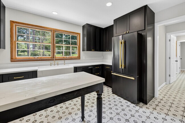 Building Photo - 758 9th Ave