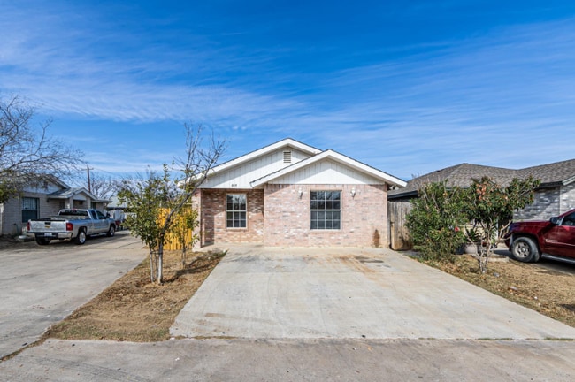 Building Photo - 604 Gage Loop