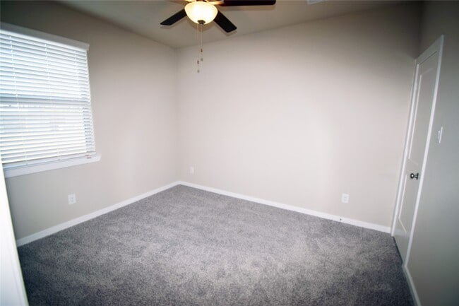 Building Photo - 9442 Starlight Oak Dr