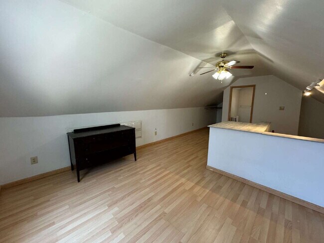 Building Photo - MODERN 3-BEDROOM HOME YOU DON’T WANT TO MISS!