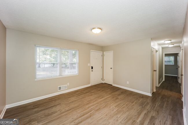 Building Photo - 8125 Attleboro Dr