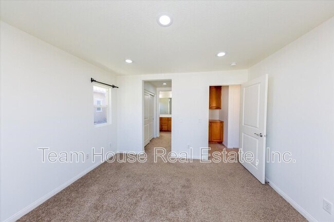 Building Photo - 28440 Mirabelle Ln