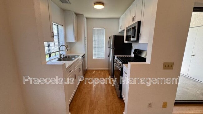 Building Photo - 10935 Summerdale Way