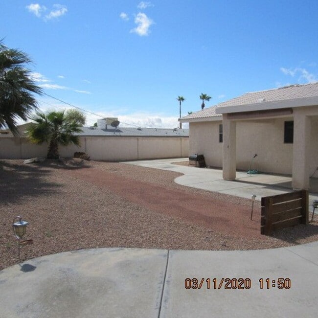 Building Photo - 3 bedroom 2 bath home with 3 car garage and RV parking