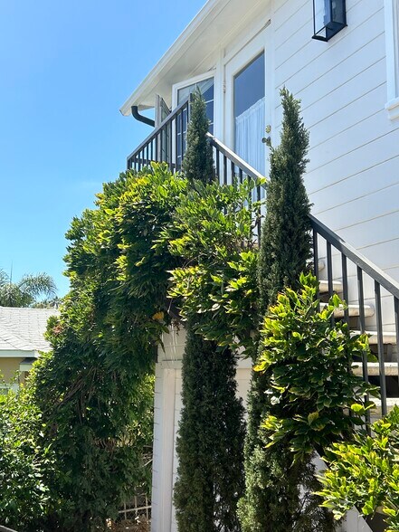 Building Photo - 216 Cypress Dr
