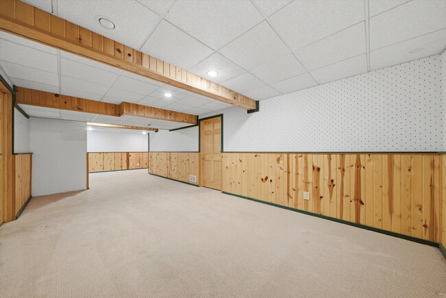 Building Photo - Spacious 4-Bedroom Home with Finished Basement and Modern Upgrades in Grayslake