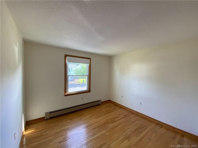 Bedroom 1 of 4 - 149 Tanglewood Dr