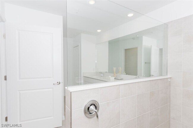 Building Photo - 5661 Melbourne Ct