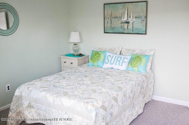 Building Photo - 10 SE Central Ave