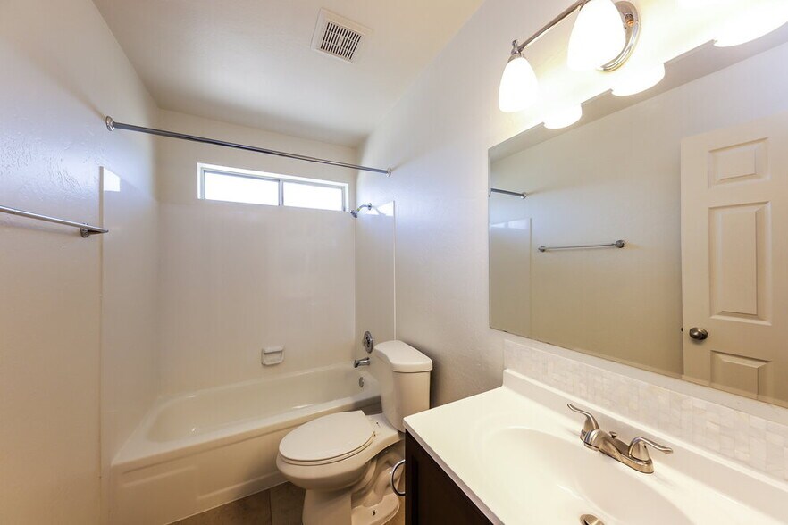 Building Photo - 16444 N 46th Ln