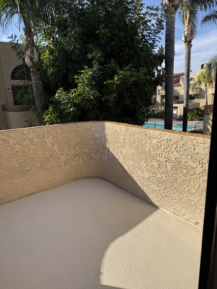 Building Photo - 2046 S Bon View Ave