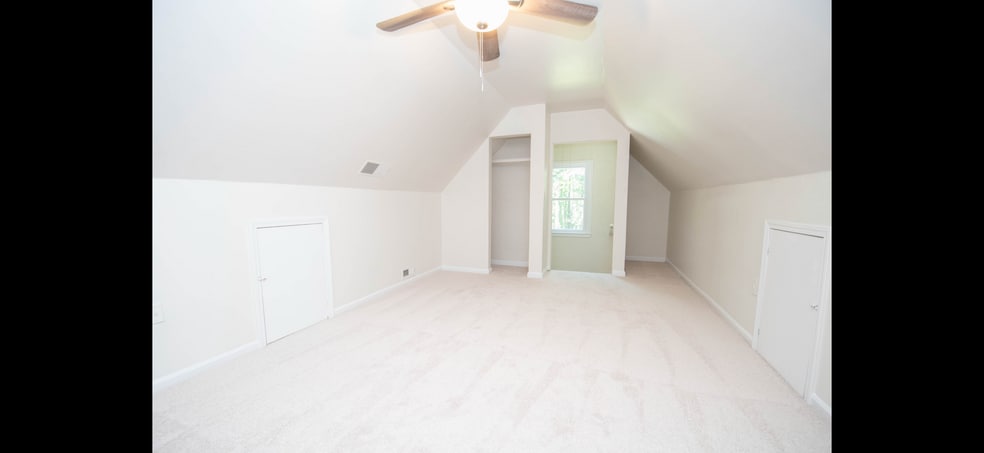 Building Photo - 42 7 Pines Cir