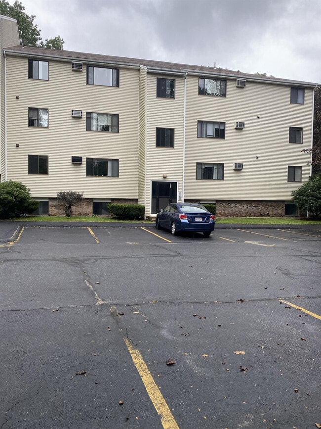 Building Photo - 431 Sunderland Rd