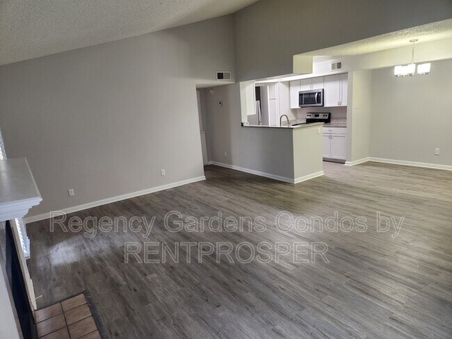 Building Photo - 4200 Thornbriar Ln