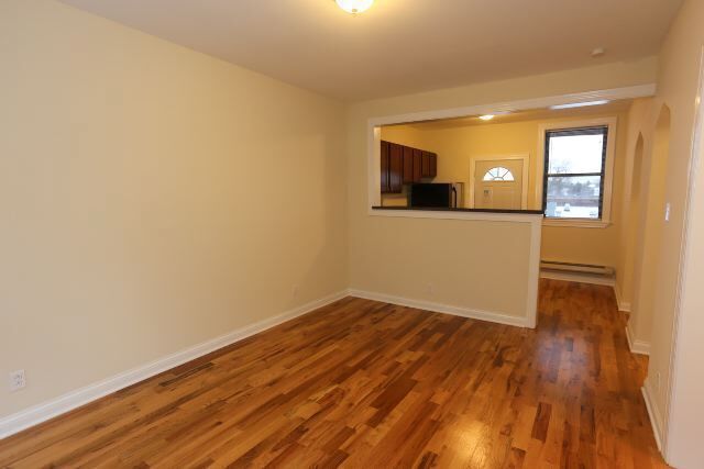 Building Photo - 4329 N Wolcott Ave