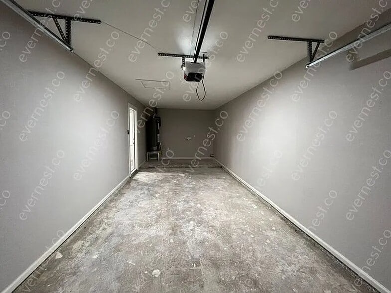 Building Photo - 5500 Parker St