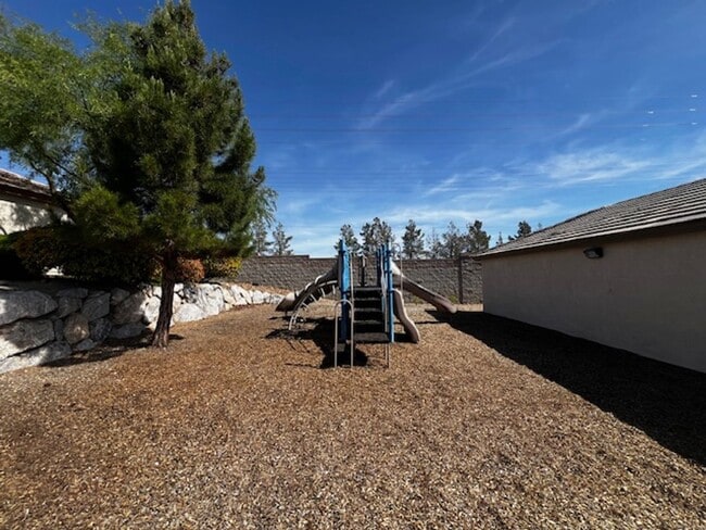 Building Photo - 3 Bedroom Condo - Gated - Summerlin - Detached Garage- New Carpet