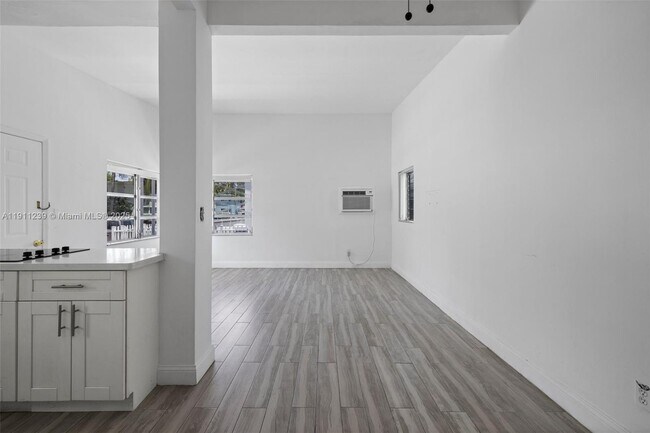 Building Photo - 8135 Crespi Blvd