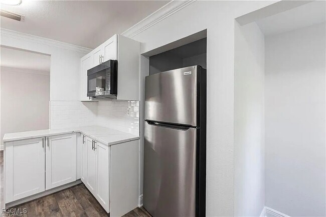 Building Photo - 2217 Dora St