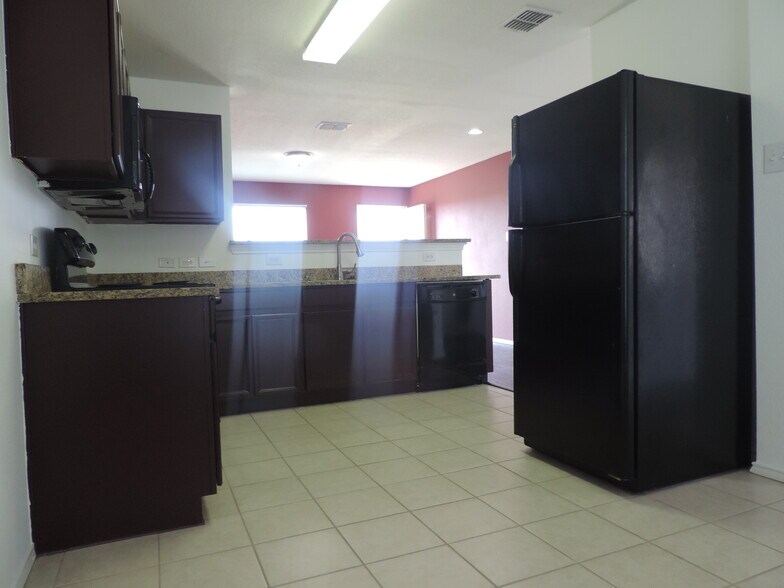 Refrigerator included - 2605 Ranchview Dr