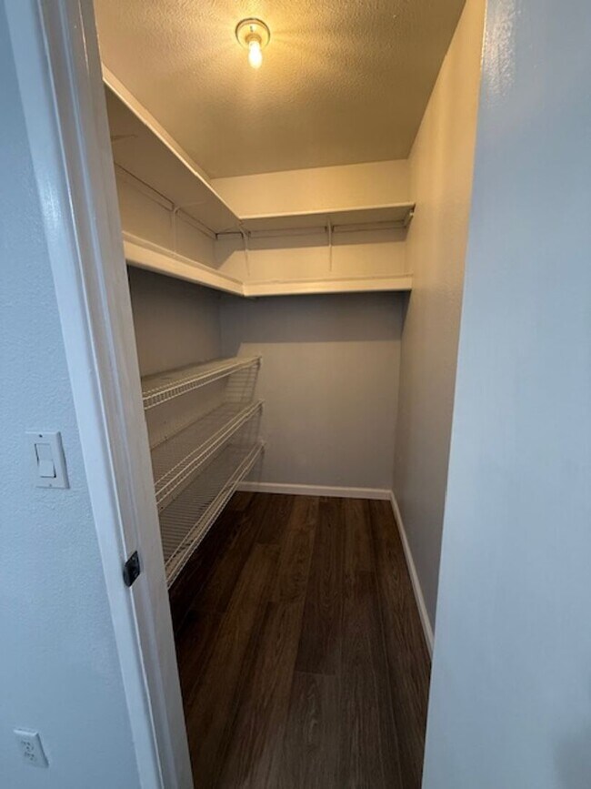 Building Photo - Spacious and newly remodeled 4 Bedroom wit...
