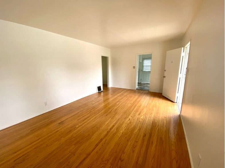 Building Photo - 11641 Magnolia Blvd