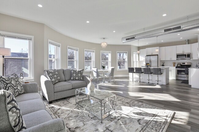 Building Photo - 1111 Bonnie Brae Pl
