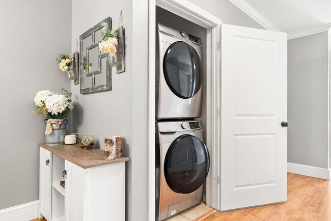 Building Photo - 24 S Bulfinch St