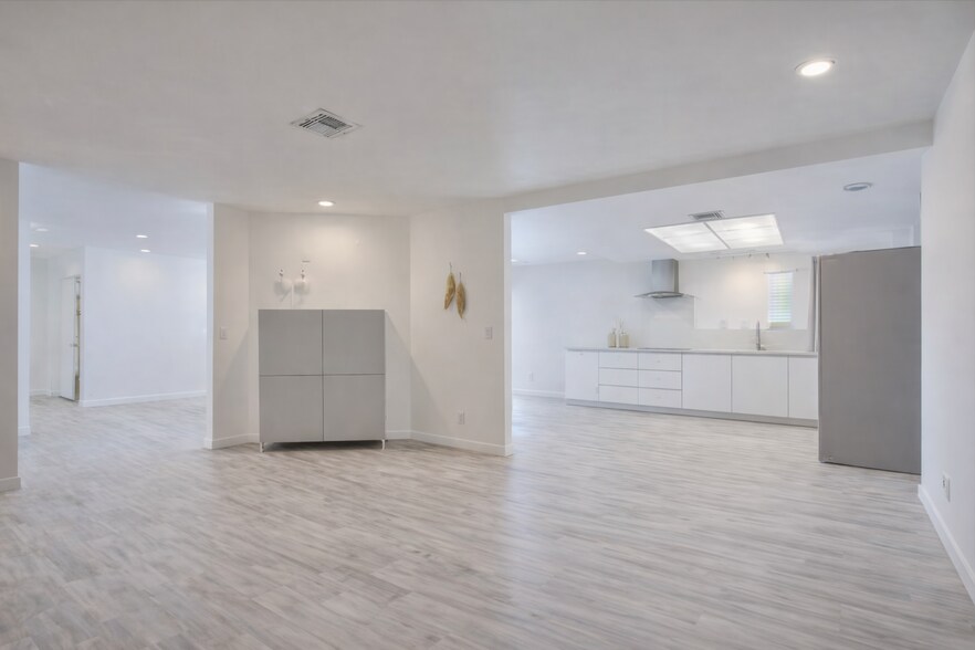 Building Photo - 1966 Rockledge Dr