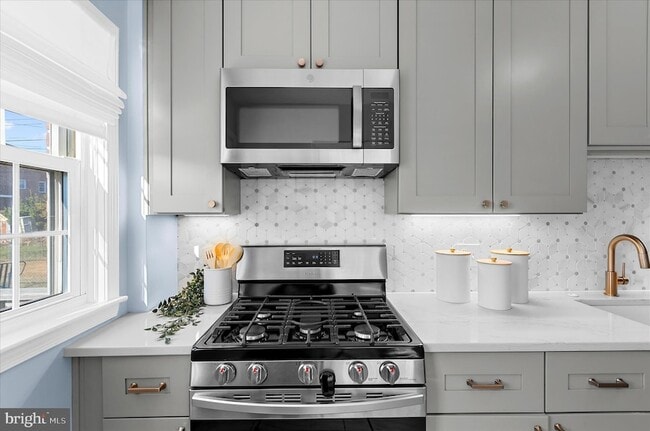 Building Photo - 312 Small Ct