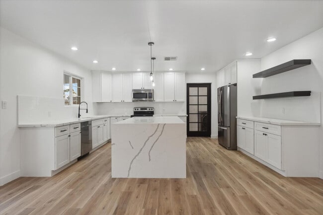 Building Photo - 8525 E Clarendon Ave