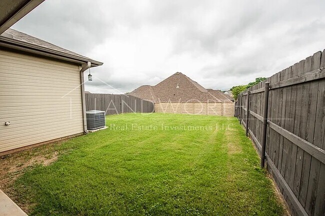 Building Photo - 3 bed 2.5 bath Beautiful Property
