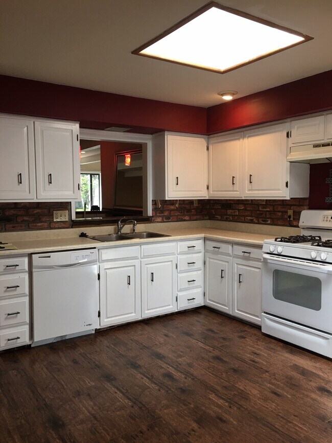 Building Photo - 12381 Sunset Ave