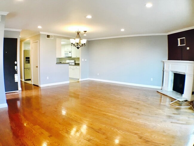 Building Photo - 15661 Viewridge Ln