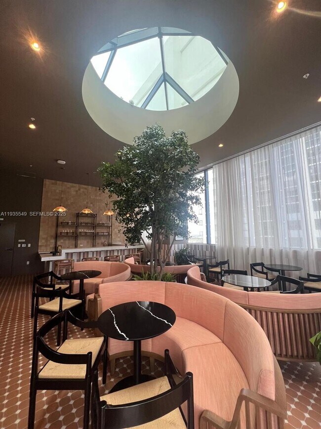 Building Photo - 11 NE 6th St