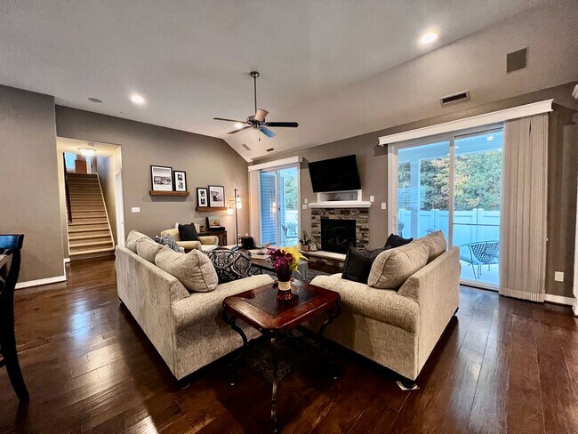 Building Photo - Beautiful Corner Lot, Single Family Home, in Sherwood Lakes.