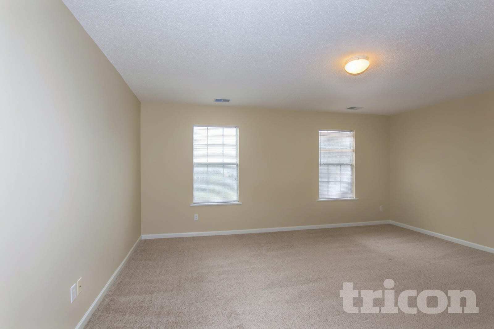 Building Photo - 104 Flyer Ct