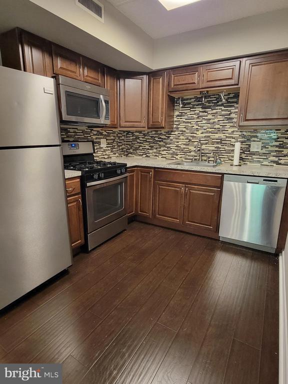 Building Photo - 411 Stiles Ave