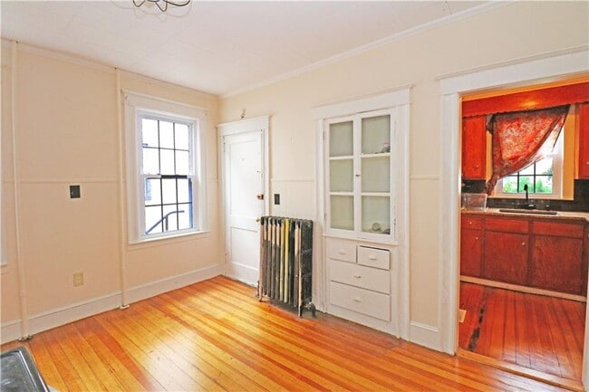 Building Photo - 30 Thurston Ave